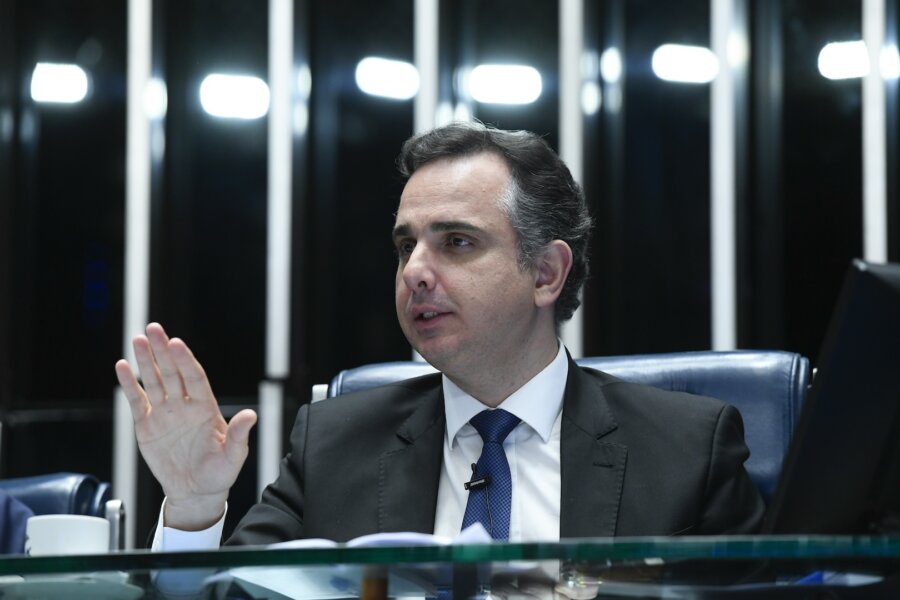 Rodrigo Pacheco anunciou que consultará a assessoria técnica do Senado e lideranças partidárias antes de decidir sobre reoneração da folha.
Foto: Marcos Oliveira/Agência Senado