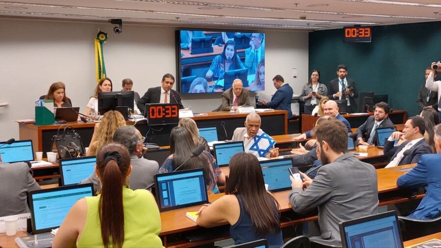 Com 12 votos favoráveis e cinco contrários, comissão de previdência na Câmara aprovou projeto que extingue o casamento Lgbt+. Foto: Lucas Neiva/Congresso em Foco