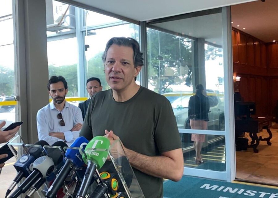 Após reunião com o relator Eduardo Braga, Fernando Haddad manifestou otimismo a respeito da aprovação da reforma tributária. Foto: divulgação