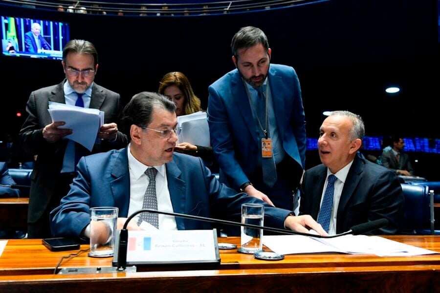 Eduardo Braga e Aguinaldo Ribeiro, relatores da reforma tributária no Senado e na Câmara. 
Foto: Marcos Oliveira/Agência Senado

