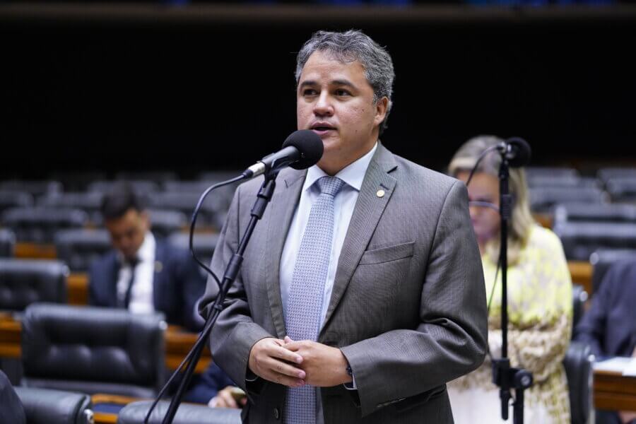 O deputado Efraim Filho (União Brasil-PB), autor do projeto que prorroga a desoneração da folha.  Foto: Pablo Valadares/Câmara dos Deputados