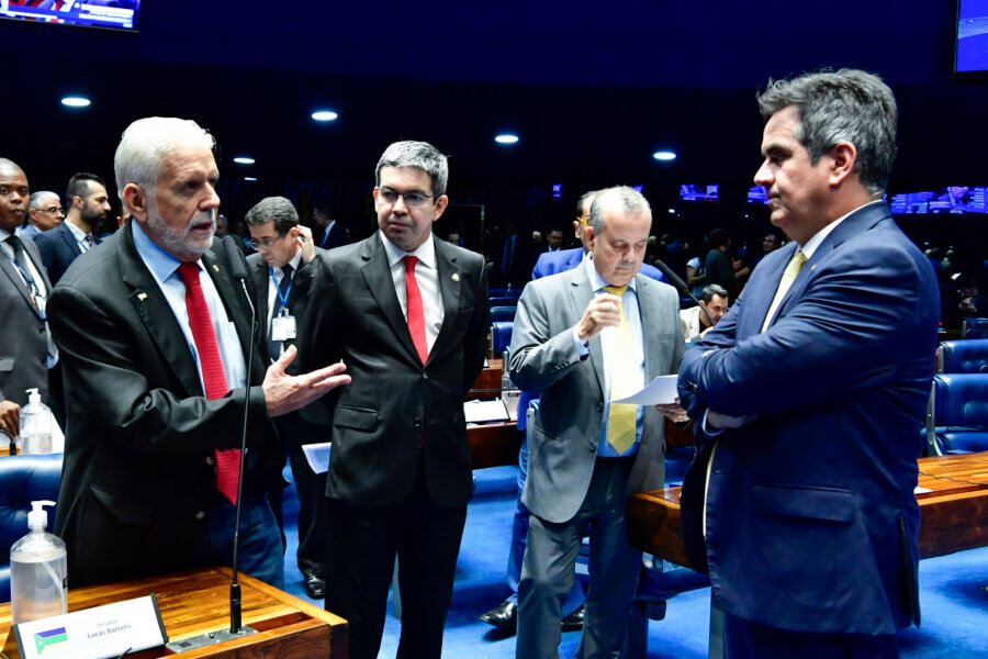 O líder do Governo no Senado, Jaques Wagner (PT-BA), durante a sessão que votou a taxação super-ricos

Foto: Waldemir Barreto/Agência Senado