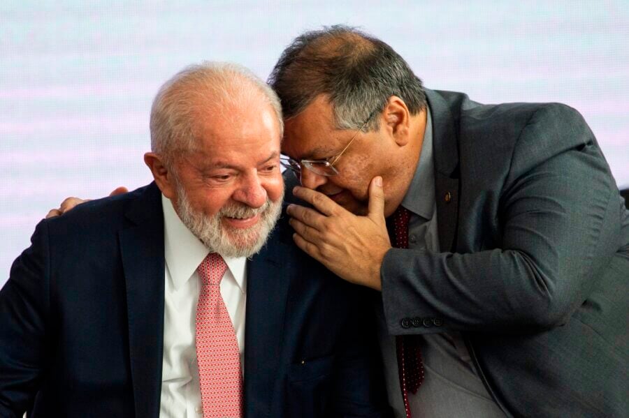 O presidente Lula saiu em defesa de Dino nesta quarta-feira (15) e foi seguido por outros integrantes de seu governo

Foto: Marcelo Camargo/Agência Brasil