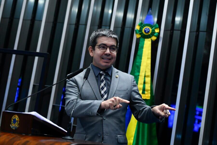 O líder do Governo no Congresso, senador Randolfe Rodrigues, foi o autor do projeto para prorrogação da Lei Paulo Gustavo

Foto: Marcos Oliveira/Agência Senado