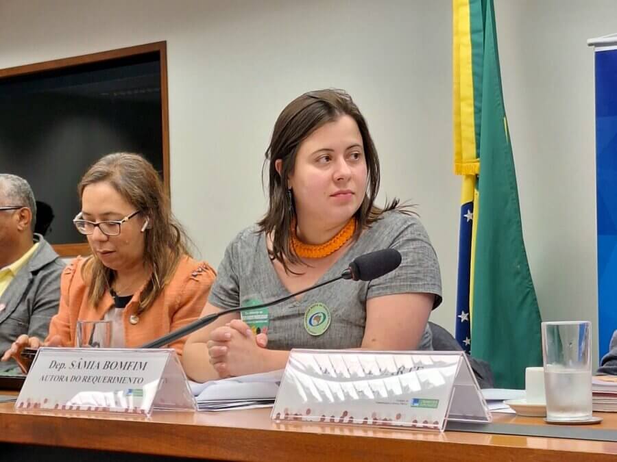 A deputada Sâmia Bomfim (Psol-SP), de volta da liçença médica, em audiência na Câmara dos Deputados. Foto: divulgação