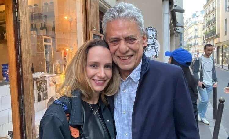 Carol Proner e Chico Buarque estão juntos desde 2017. Professora da UFRJ conheceu marido em militância política. Foto: Arquivo pessoal