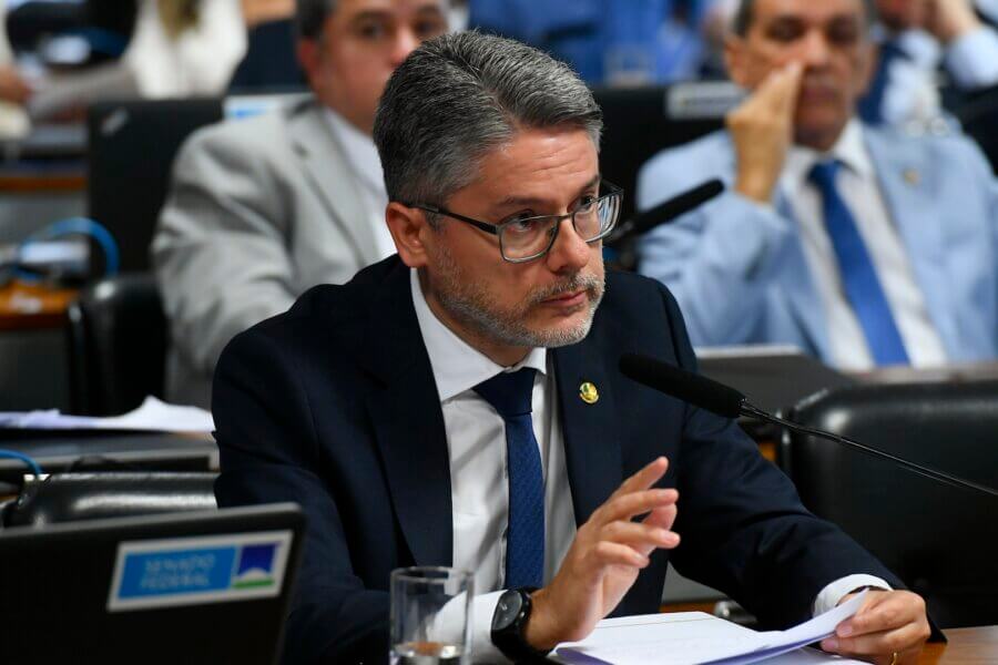 Durante a sabatina na CCJ, o senador Alessandro Vieira declarou vota contra Dino para a vaga no STF

Foto: Marcos Oliveira/Agência Senado