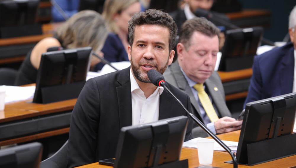 André Janones utilizou as redes sociais para criticar a atuação da esquerda nas redes em relação à ascensão do influenciador digital Pablo Marçal. Foto: Renato Araújo/Câmara dos Deputados