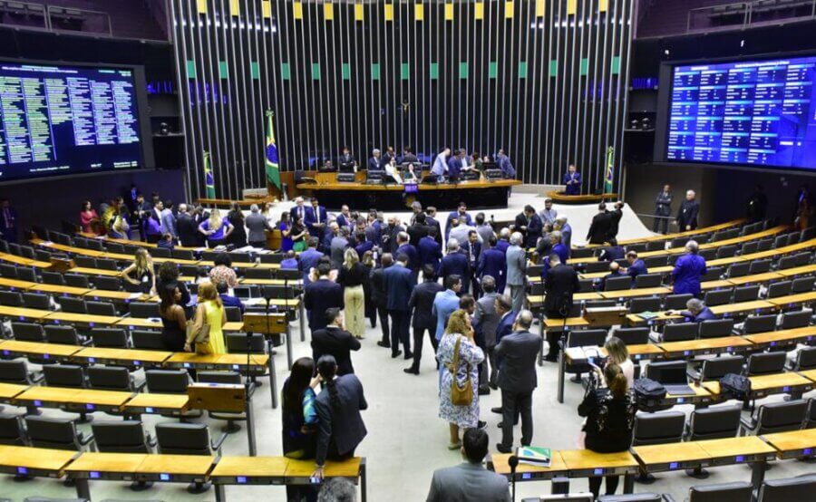 Câmara dos Deputados segue para discussão de projeto que cria contas bancárias para a destinação de recursos para saúde nos municípios. Zeca Ribeiro / Câmara dos Deputados