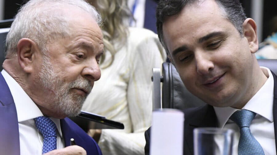 Rodrigo Pacheco diz que ainda não conversou sobre o fim da reeleição com Lula. 