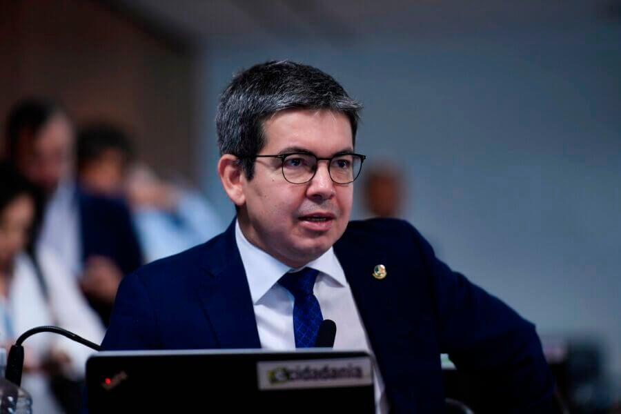 O líder do Governo no Congresso, Randolfe Rodrigues, articula para evitar que o veto à desoneração seja pautado no Congresso nesta semana

Foto: Edilson Rodrigues/Agência Senado