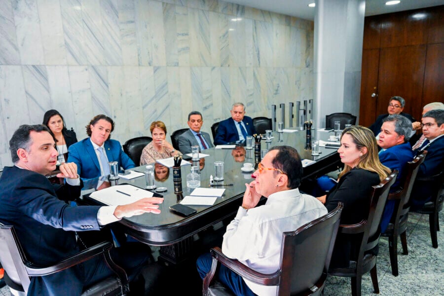 Presidente do Senado, Rodrigo Pacheco, e líderes partidários se reuniram na terça-feira (9) para discutir a a MP que reonera setores da economia a partir de abril de 2024

Foto: Pedro Gontijo/Senado Federal