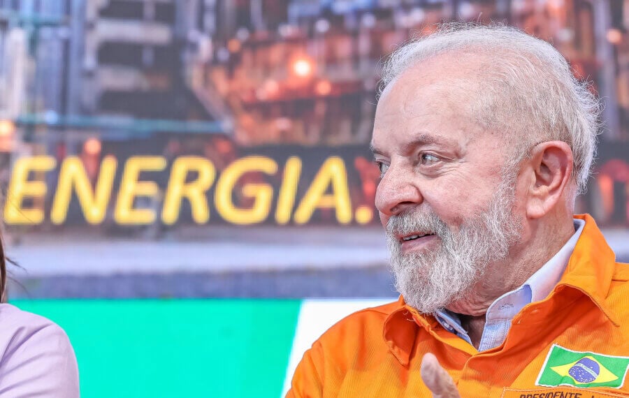 Em discurso para petroleiros em Pernambuco, o presidente Lula teceu críticas ao ex-presidente Jair Bolsonaro, chamando-o de 