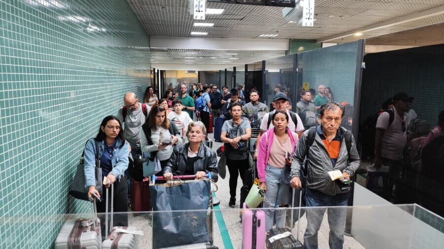 Aeroporto de Manaus teve longas filas para a fiscalização de bagagens nesta terça-feira (30)

Foto: Unafisco e Sindifisco/Divulgação