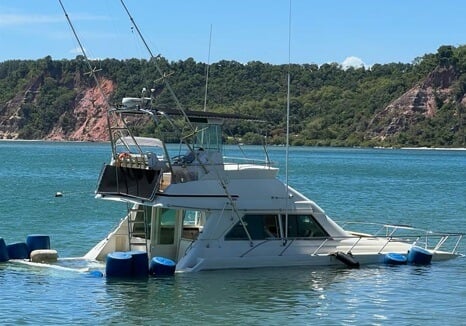 Barco afundou na marina do empresário bolsonarista José Medeiros Nicolau, o Zezeco