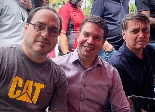 Carlos Bolsonaro, Alexandre Ramagem e Jair Bolsonaro estão no centro do escândalo da Abin. Foto: redes sociais 