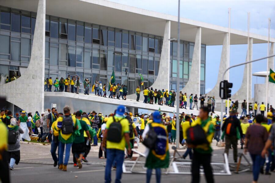 Golpistas durante os atos do 8 de Janeiro