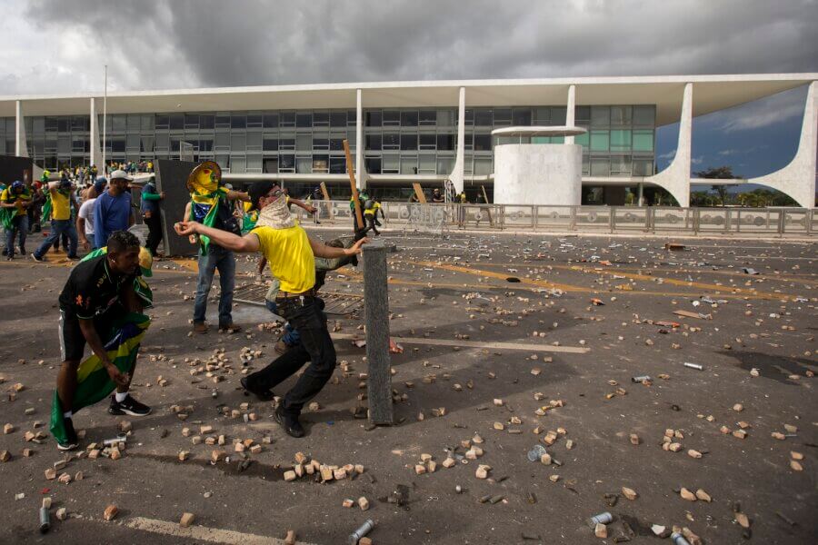 Golpistas durante o 8 de Janeiro