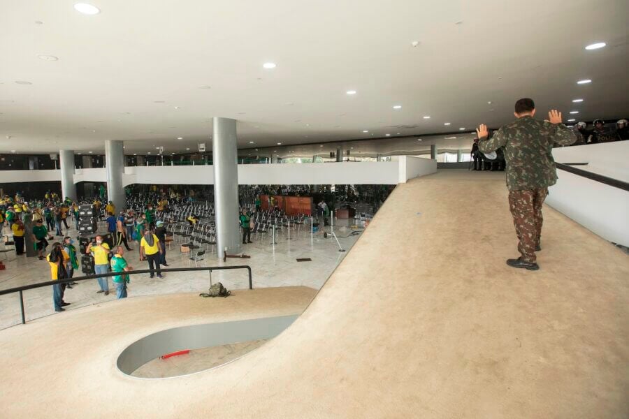 Palácio do Planalto durante a invasão de golpistas no 8 de Janeiro