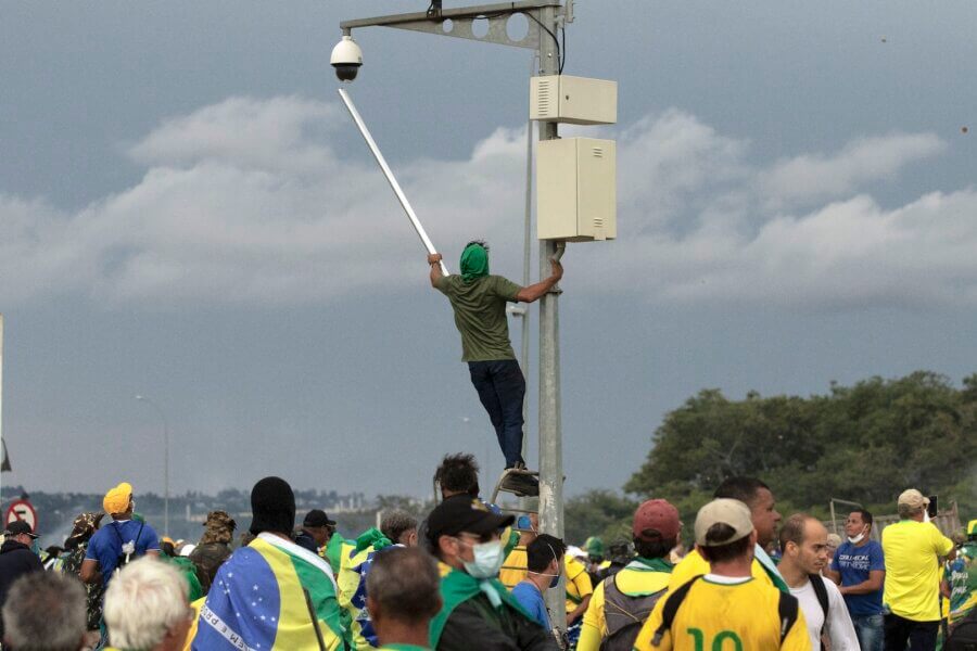 Manifestantes durante o 8 de Janeiro