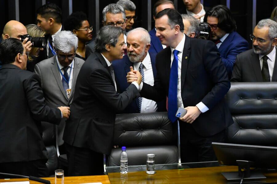 O ministro da Fazenda, Fernando Haddad, o
presidente da República,  Lula, e o 
presidente do Senado, Rodrigo Pacheco (PSD-MG); Pacheco deve definir futuro da MP

Foto: Marcos Oliveira/Agência Senado