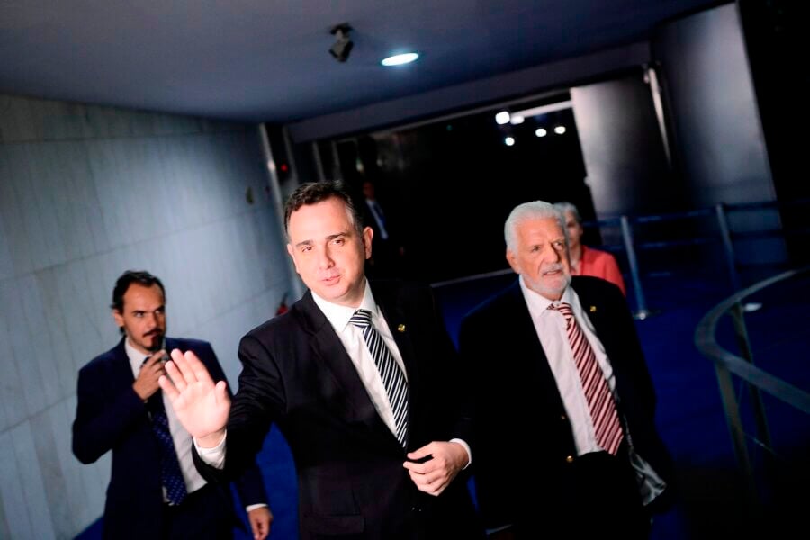 Presidente do Senado, Rodrigo Pacheco, e o líder do Governo no Senado, Jaques Wagner, tiveram reunião com líderes partidários da Casa sobre o tema nesta terça

Foto: Pedro França/Agência Senado