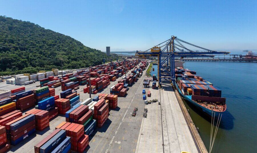 Balança comercial brasileira encerra o ano de 2024 com superávit de US$ 74,6 bilhões, registrando queda de 24,6% em relação a 2023.
Foto: Diego Baravelli/MInfra 