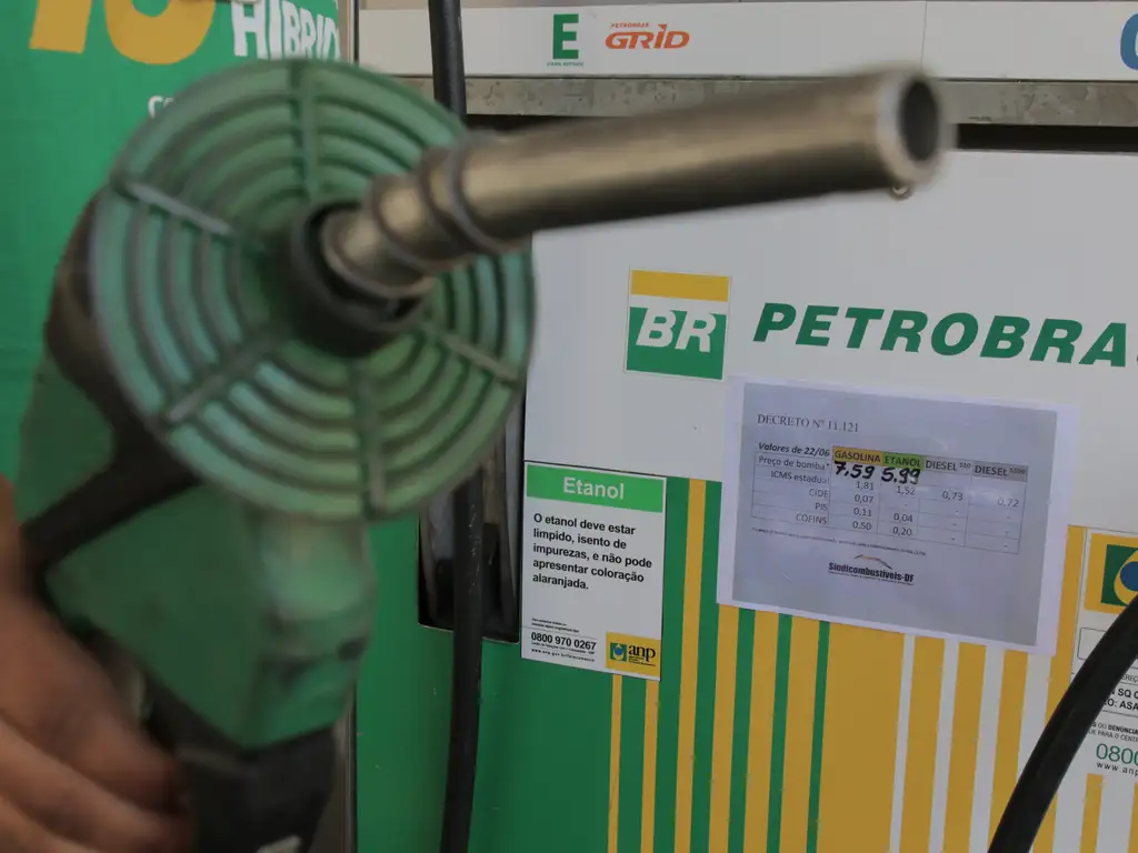 Bomba de combustível em posto de gasolina.  Foto: Fabio Rodrigues-Pozzebom/ Agência Brasil