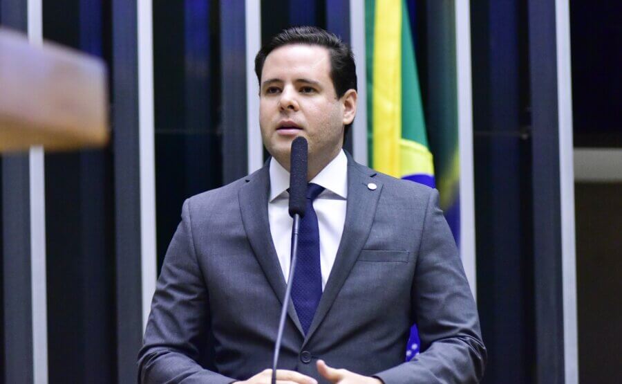 O deputado de oposição Rodrigo Valadares é o autor da PEC e dialogo com líderes da Câmara para conseguir as 171 assinaturas necessárias

Foto: Zeca Ribeiro / Câmara dos Deputados
