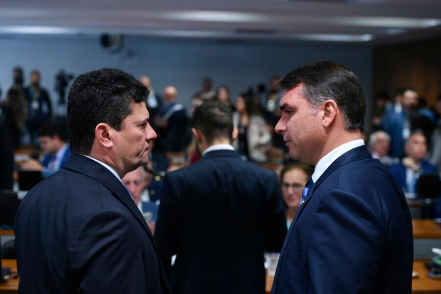 Os senadores Sergio Moro e Flávio Bolsonaro lideram as discussões no Senado sobre o PL da saidinha; intenção é votar em fevereiro

Foto: Edilson Rodrigues/Agência Senado