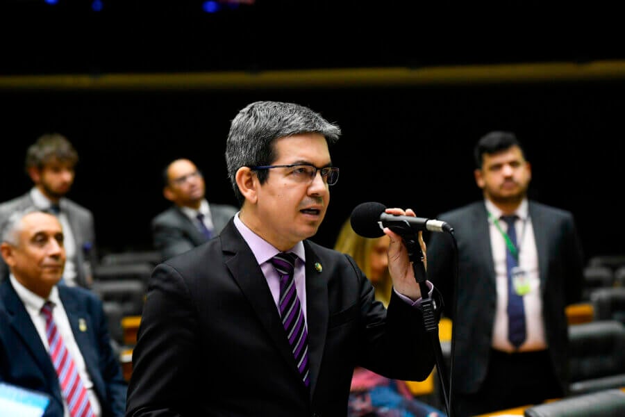 Líder do Governo no Congresso, senador Randolfe Rodrigues afirmou que Integrantes da equipe do governo terão uma reunião para tratar da reoneração ainda nesta quinta-feira (1°). Foto: Marcos Oliveira/Agência Senado