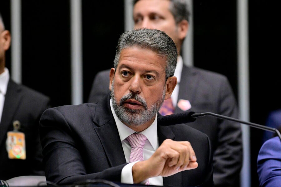 Em meio a impasse sobre destino de decretos sobre regulação de armas, Arthur Lira silencia pedido de entidades civis por reunião sobre o tema. Foto: Pedro França/Agência Senado