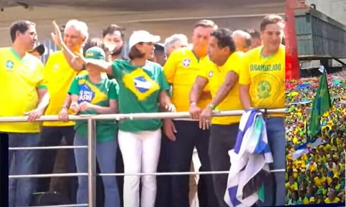 A manifestação de Bolsonaro reúne uma multidão, vestida de verde e amarelo, na avenida que é considerada o coração da maior cidade do país.. Foto: Reprodução