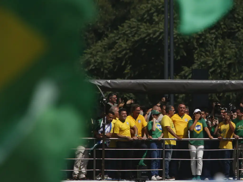 Bolsonaro com aliados em ato na Avenida Paulista. Foto: Paulo Pinto/Agência Brasil