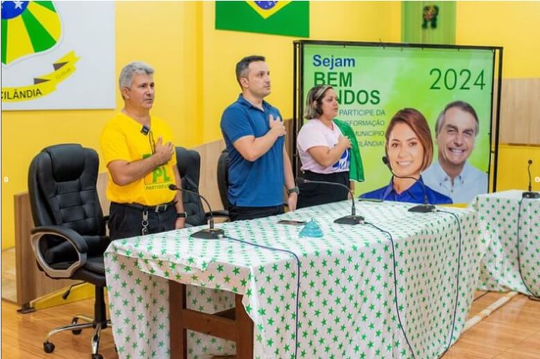 Imagem da cerimônia de posse da nova diretoria do PL em Medicilândia, realizada em 26 de janeiro. Darci aparece de camiseta amarela, à esquerda. Foto: Reprodução/Instagram