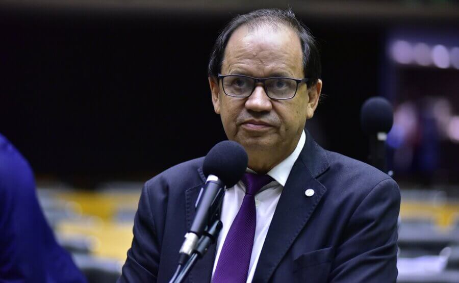 O deputado Eli Borges, líder da Frente Parlamentar Evangélica, acredita em uma aprovação tranquila da PEC das Drogas
Foto: Zeca Ribeiro/Câmara dos Deputados