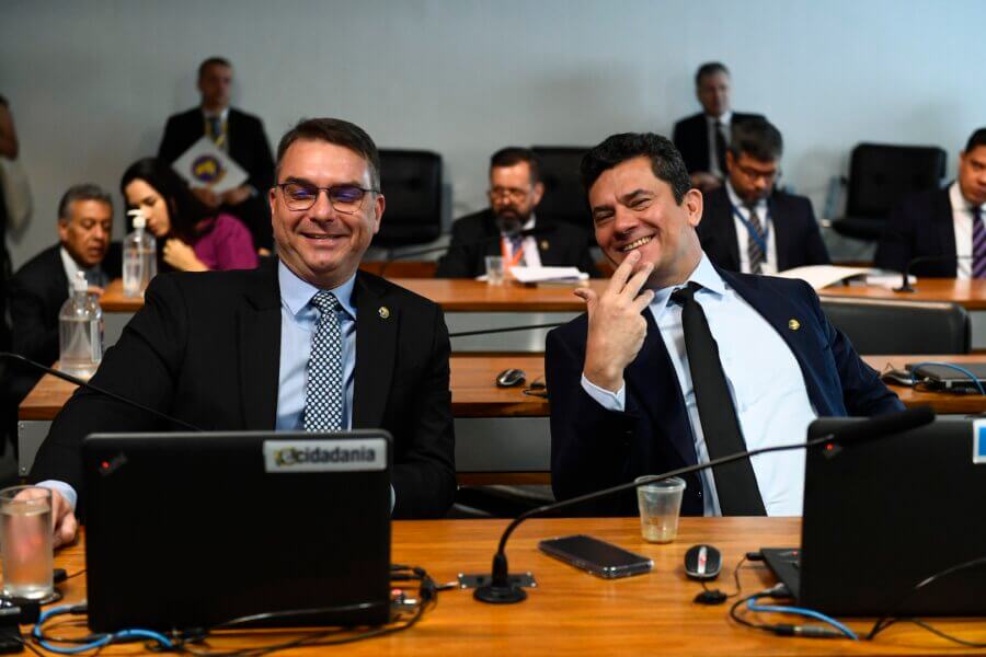 O senador Flávio Bolsonaro foi o relator do texto na Comissão de Segurança Pública e acatou mudanças sugeridas pelo
senador Sergio Moro

Foto: Roque de Sá/Agência Senado