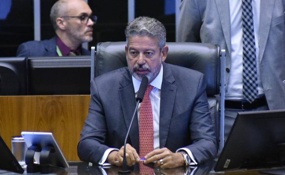 Em nova tentativa de avançar com a aprovação do PL 2630, Arthur Lira determinou a criação de um novo GT para redesenhar o projeto. Foto: Zeca Ribeiro/Câmara dos Deputados