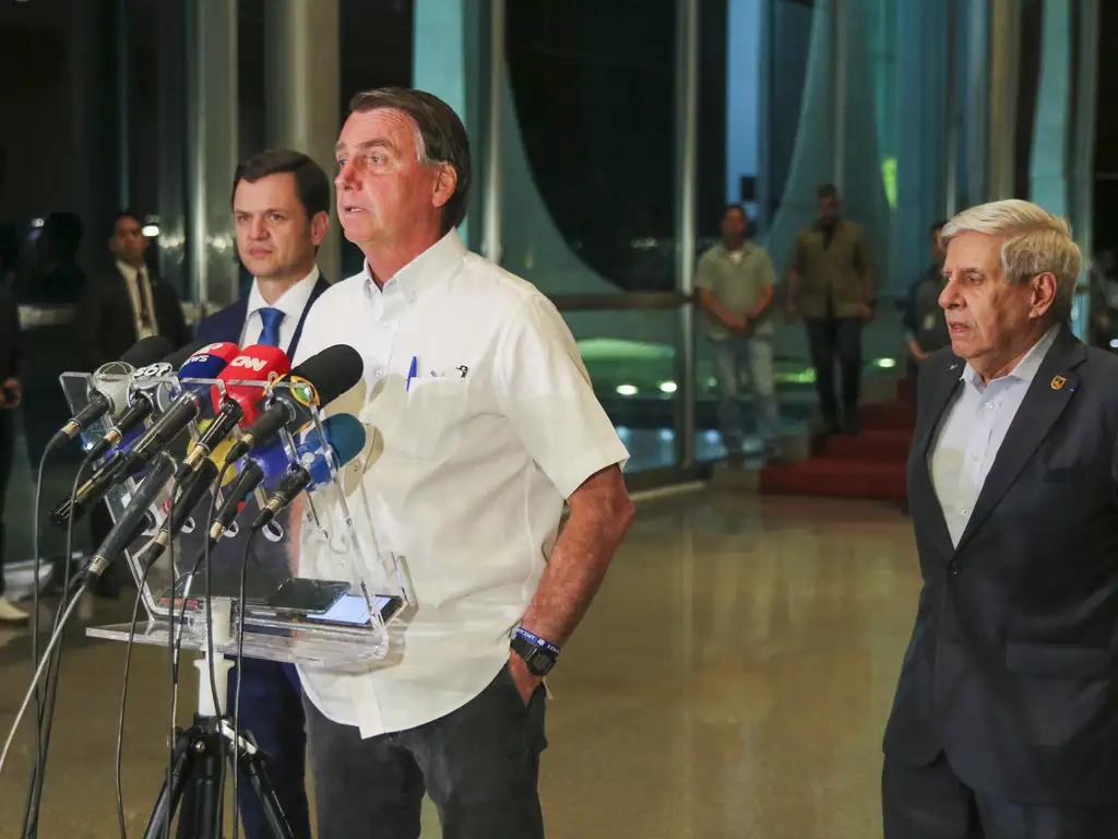 Bolsonaro, Anderson Torres e general Augusto Heleno, à direita, estão entre os alvos da PF. Foto: Fábio Rodrigues Pozzebom/ABr