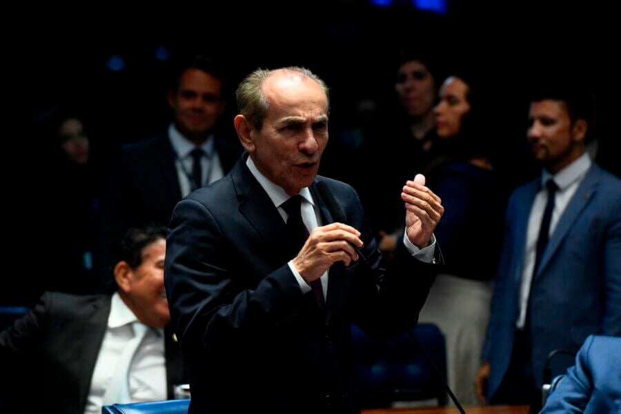 O senador Marcelo Castro deverá apresentar o texto final da PEC para o fim da reeleição depois de um acordo entre os líderes partidários

Foto: Marcos Oliveira/Agência Senado