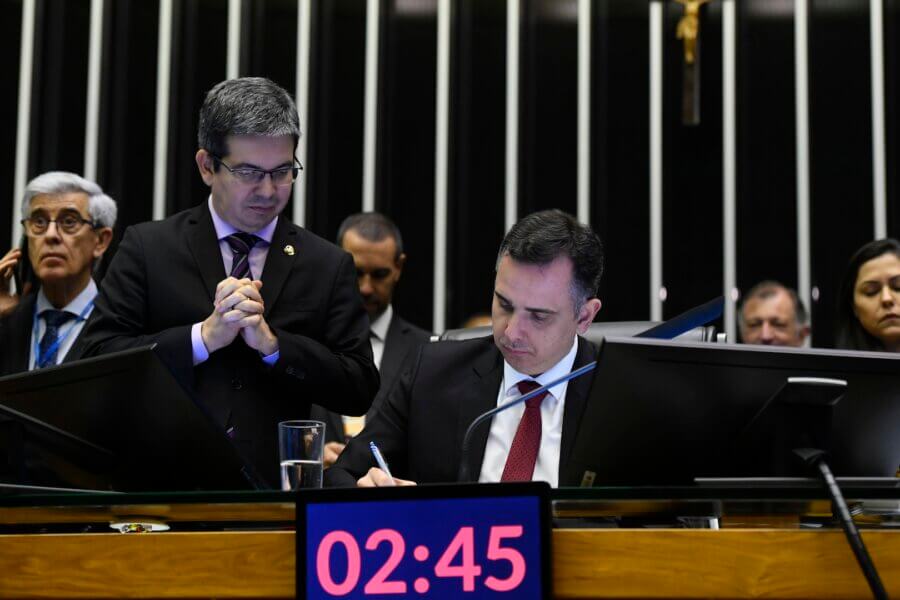 Líder do governo no Congresso, senador Randolfe Rodrigues quer evitar nova derrota para o governo; responsável por marcar sessão para análise de vetos é o presidente do Senado, Rodrigo Pacheco

Foto: Marcos Oliveiras/Agência Senado