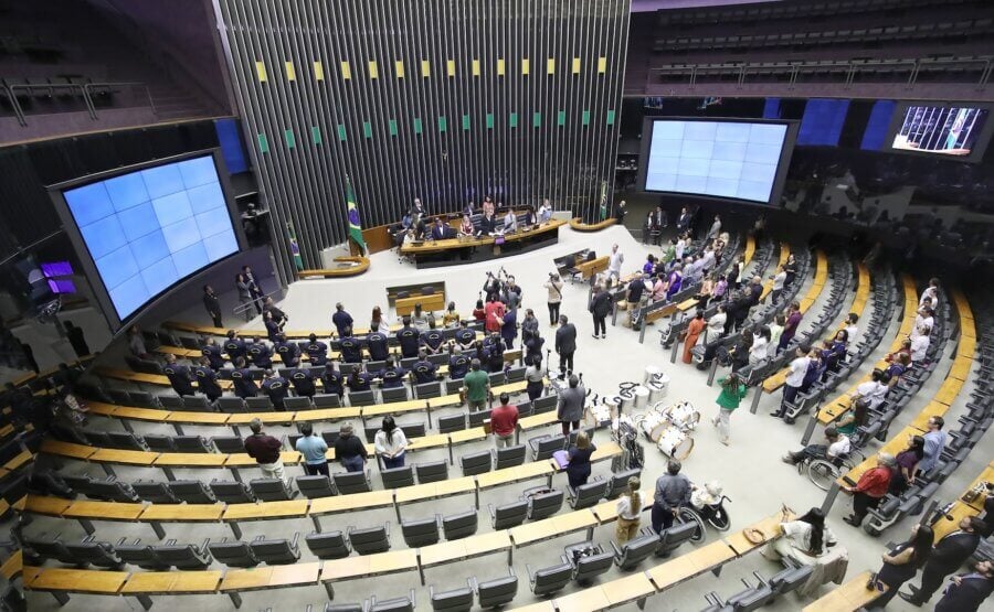 PL que regulamenta comitê Gestor do novo sistema tributário recebeu 303 votos favoráveis e 142 votos contrários. Foto: Bruno Spada / Câmara dos Deputados