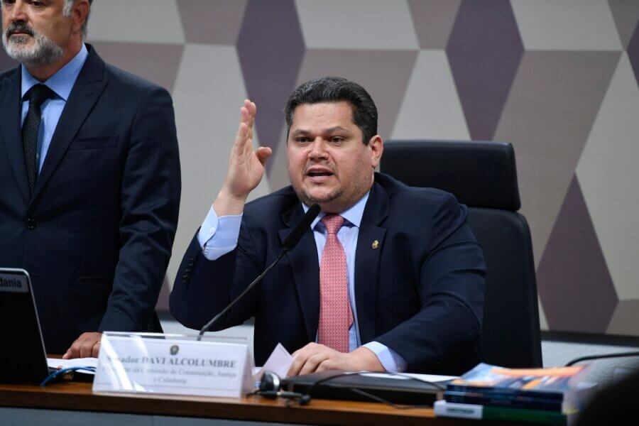 Davi Alcolumbre vai pedir urgência para que texto seja votado em dois turnos no mesmo dia. Foto: Edilson Rodrigues/Agência Senado