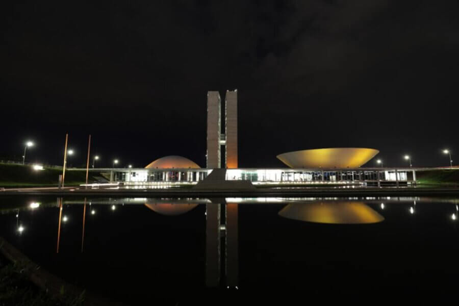 É necessária uma reforma institucional do Legislativo que garanta tramitações mais longas e transparentes aos projetos, e assim torne a representação mais consistente, seja por meio de parlamentares variados atuando sobre as proposições, seja pela ação direta da sociedade. Foto: Bruno Spada/ Câmara dos Deputado