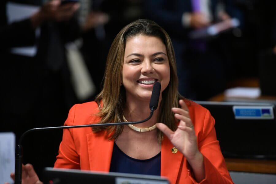 A senadora Leila Barros foi a relatora PL 2.796 de 2021, que cria o marco legal para a indústria de jogos eletrônicos 

Foto: Edilson Rodrigues/Agência Senado