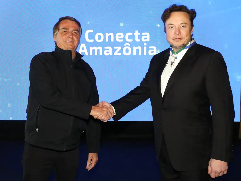 Bolsonaro com Elon Musk, em 2022. Foto: Foto: Clauber Cleber Caetano/PR