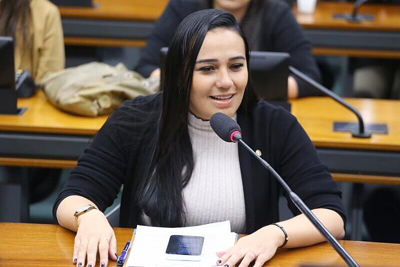 Deputada Dayany Bittencourt (União-CE) relatou ter sido vítima de violação de privacidade após descobrir câmeras escondidas no apartamento que alugava. Foto: Vinicius Loures/Câmara dos Deputados