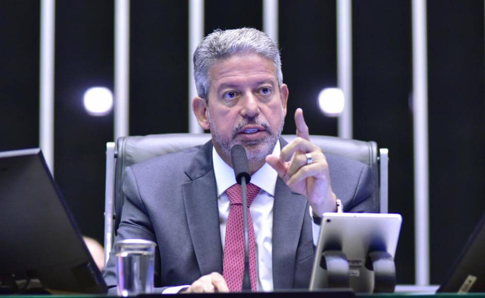 No lugar da isenção sobre a carne, Lira defende o aumento do valor do cashback para serviços essenciais por usuários do CadÚnico. Foto: Zeca Ribeiro / Câmara dos Deputados