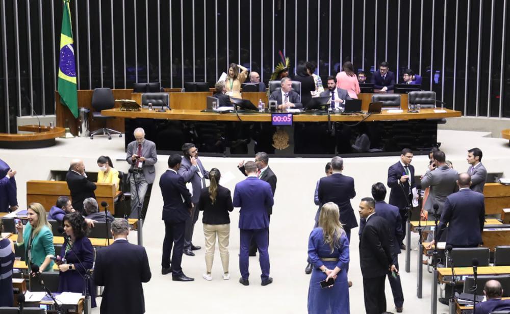 As frentes parlamentares e bancadas informais desempenham um papel relevante no cenário político, representando uma forma interessante de articulação, representação e influência para interesses diversos. Foto: 
Zeca Ribeiro/Câmara dos Deputados