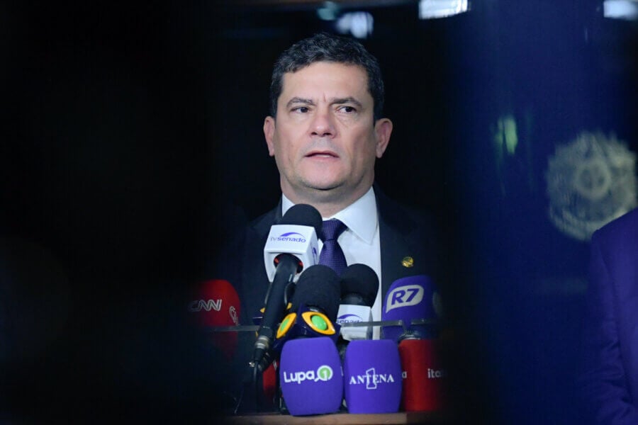 Senador Sergio Moro (União-PR) concede entrevista e fala sobre resultado do julgamento no Tribunal Superior Eleitoral que pedia a cassação do parlamentar por gastos de pré-campanha. O TSE rejeitou por unanimidade os recursos do PT e do PL. 

Foto: Geraldo Magela/Agência Senado